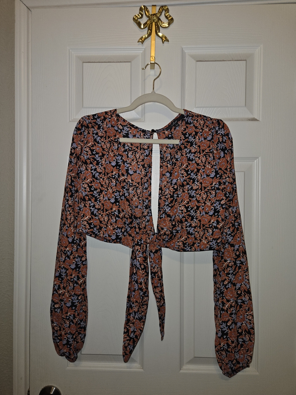 Lulu's Black Floral Tie-Front Long-Sleeve Crop Top